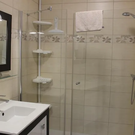 Alma, Face Aux Thermes *