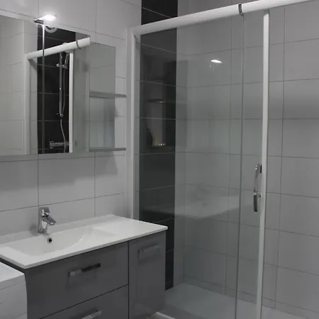 アパート Alma, Face Aux Thermes *