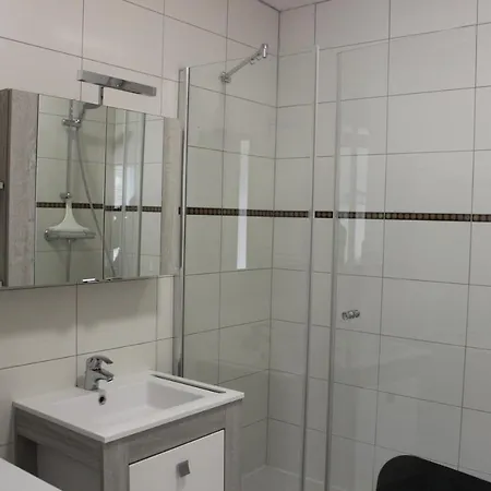 Alma, Face Aux Thermes アパート